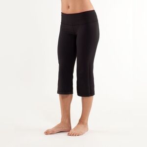 Lululemon Rare Reversible Black White Pink Groove Crop Capri Pants Mid Rise  8